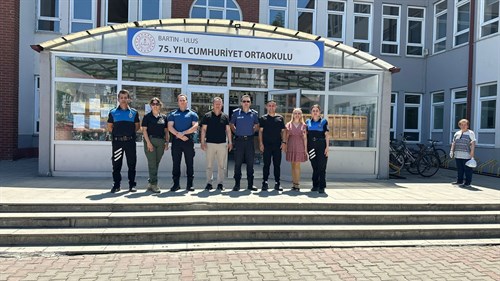 TOPLUM DESTEKLİ POLİSLİK ŞUBE MÜDÜRLÜĞÜMÜZ TARAFINDAN; ULUS İLÇESİ 75.YIL CUMHURİYET ORTAOKULUNDA DÜZENLENEN KERMES ETKİNLİĞİ ZİYARET EDİLMİŞTİR